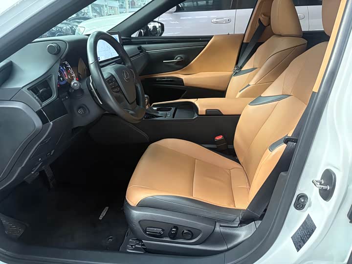 Фото 4 - Lexus ES