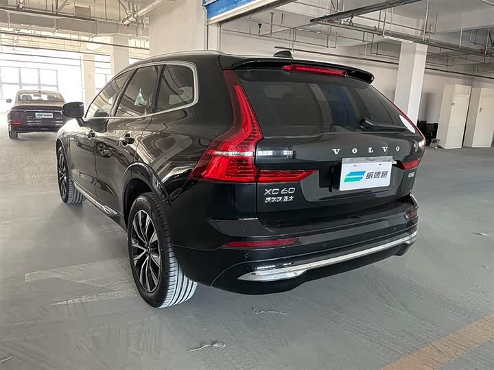 Фото 4 - Volvo XC60