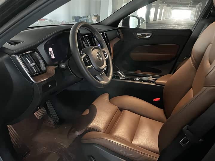 Фото 7 - Volvo XC60