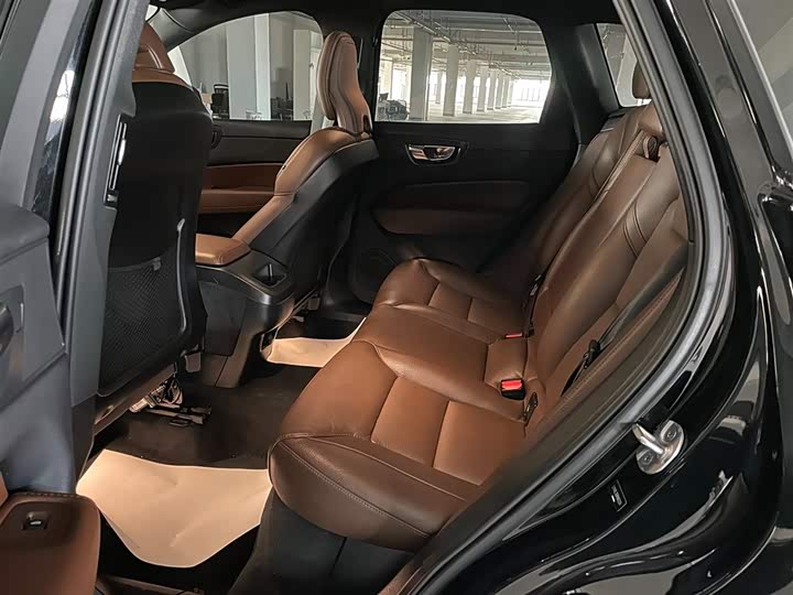 Фото 9 - Volvo XC60