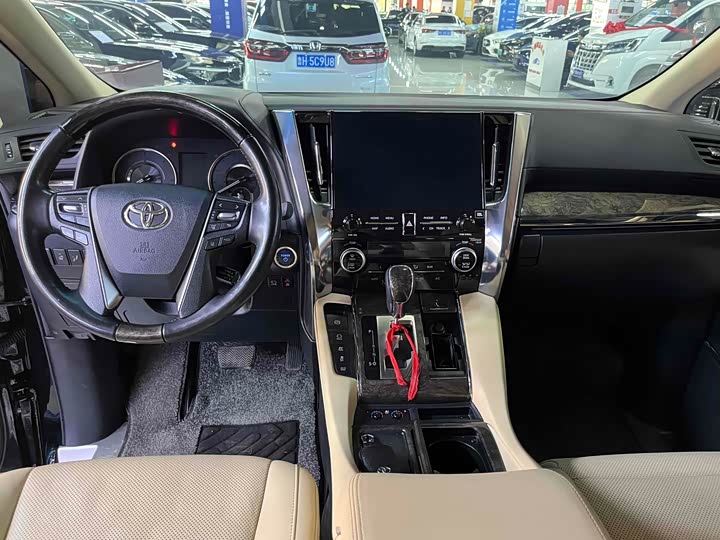 Фото 3 - Toyota Alphard