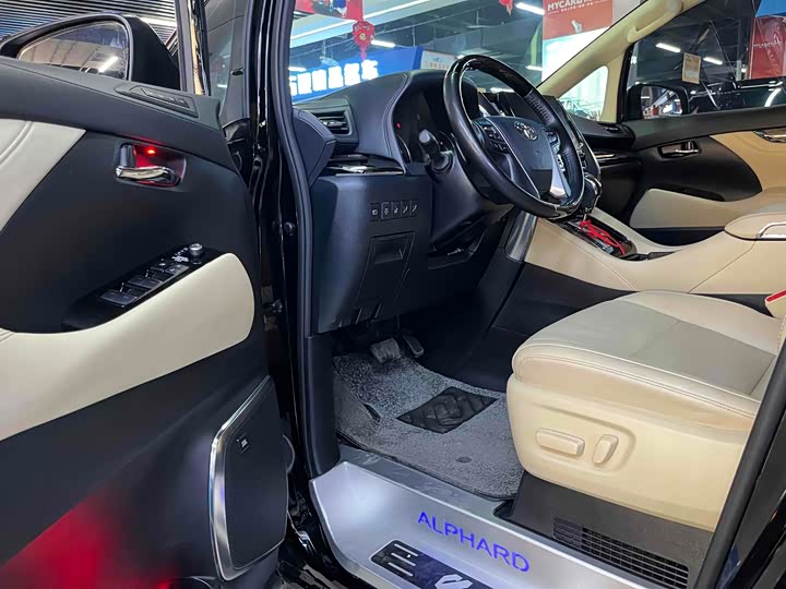 Фото 4 - Toyota Alphard