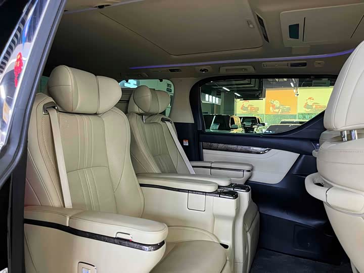 Фото 7 - Toyota Alphard