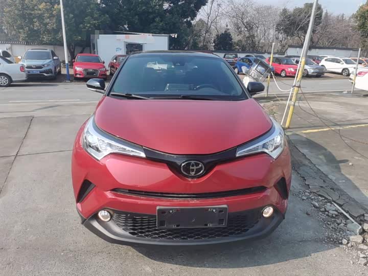 Фото 3 - Toyota C-HR