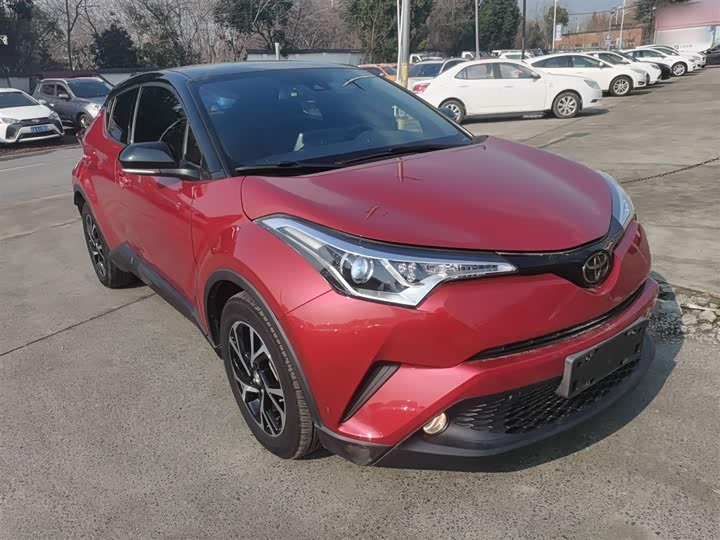 Фото 4 - Toyota C-HR