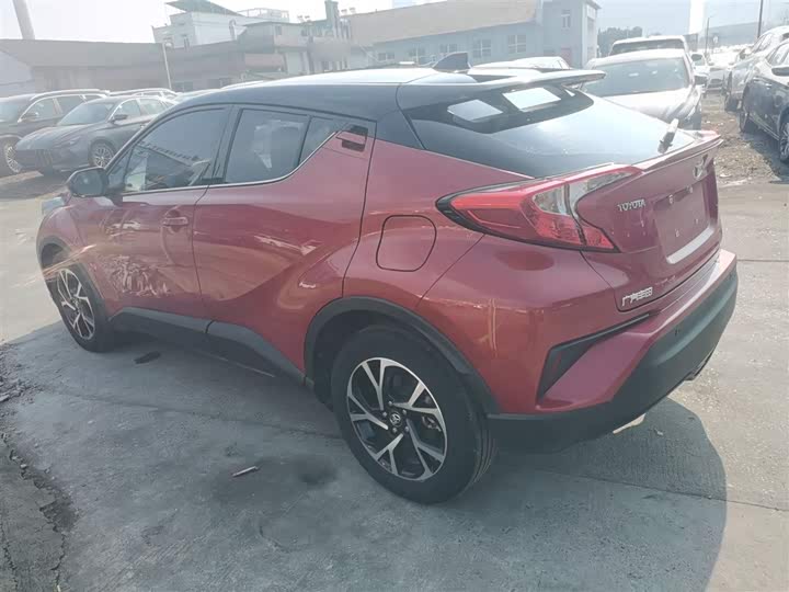Фото 5 - Toyota C-HR