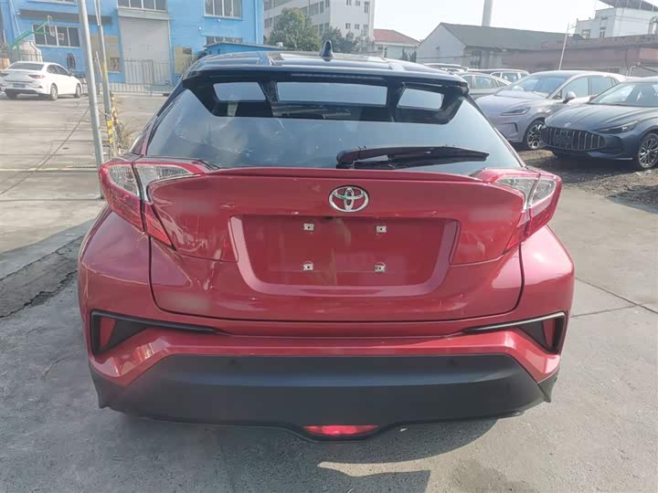 Фото 6 - Toyota C-HR
