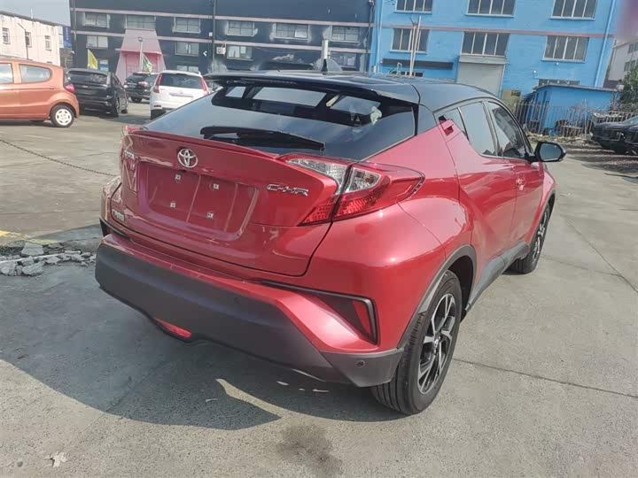 Фото 7 - Toyota C-HR