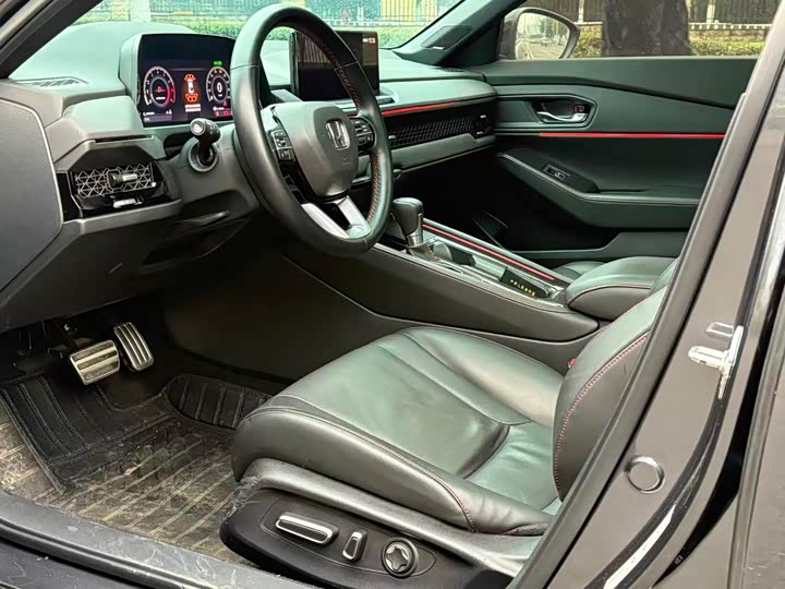 Фото 8 - Honda Accord