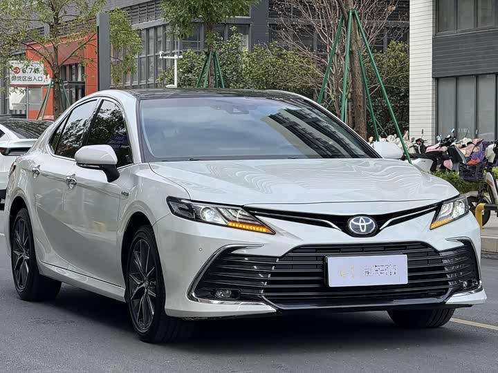 Фото 3 - Toyota Camry