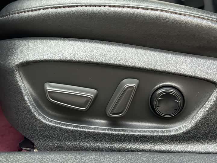 Фото 7 - Toyota Camry