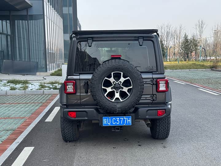 Фото 5 - Jeep Wrangler