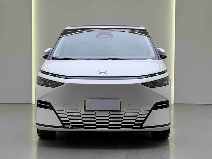 Фото 2 - XPeng X9
