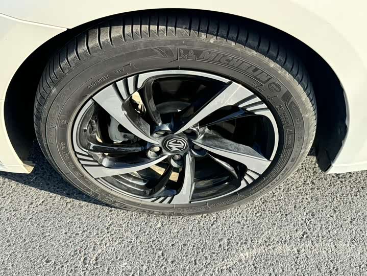 Фото 7 - MG Motor 6