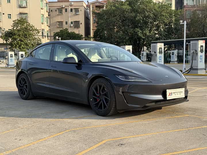 Фото 3 - Tesla Model 3