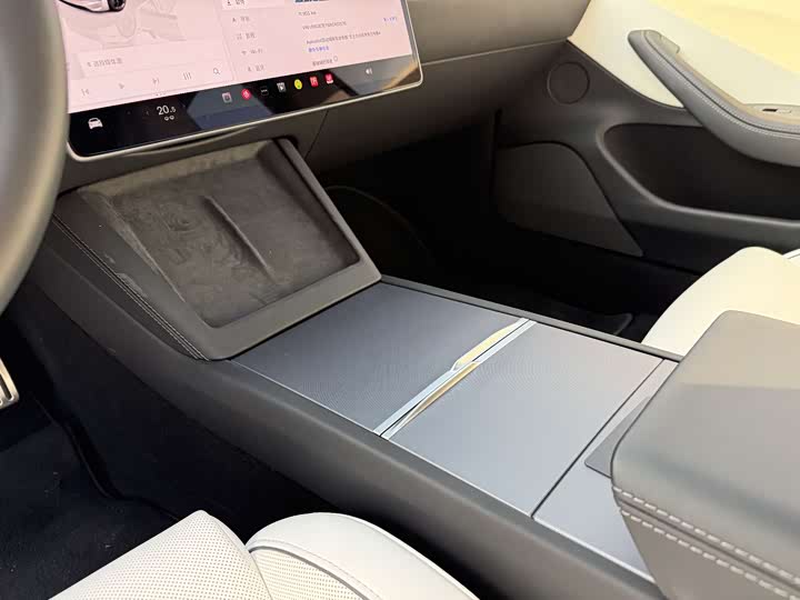 Фото 8 - Tesla Model 3