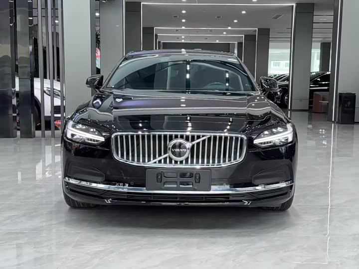 Фото 2 - Volvo S90