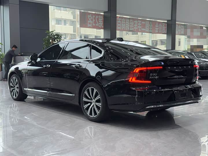 Фото 8 - Volvo S90