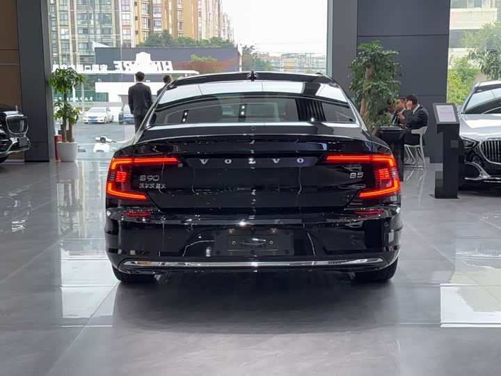 Фото 9 - Volvo S90