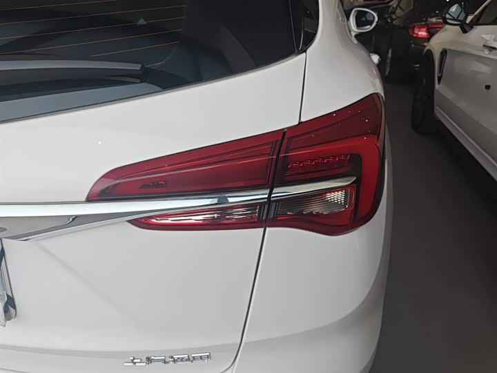 Фото 8 - Buick Envision Plus