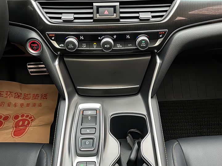 Фото 8 - Honda Accord