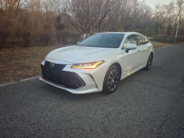 Фото 1 - Toyota Avalon