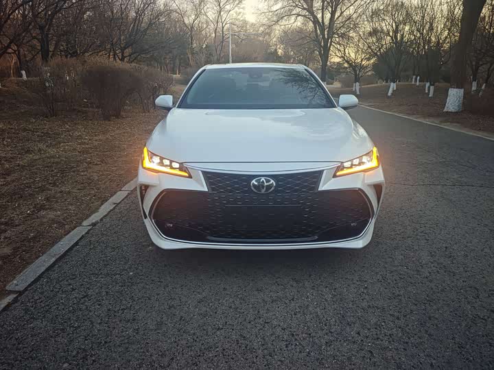 Фото 2 - Toyota Avalon