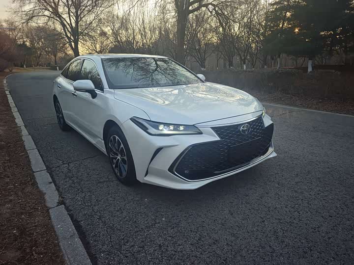 Фото 3 - Toyota Avalon