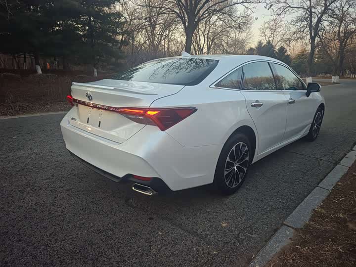 Фото 5 - Toyota Avalon