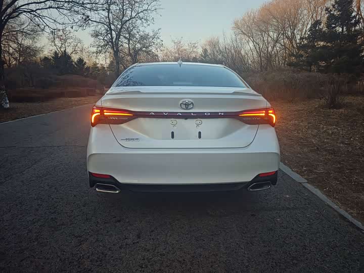 Фото 6 - Toyota Avalon