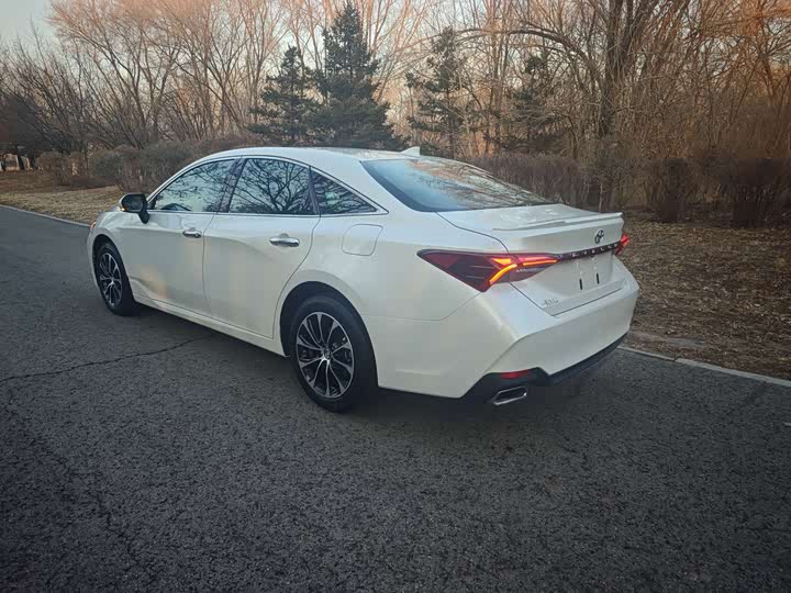 Фото 7 - Toyota Avalon