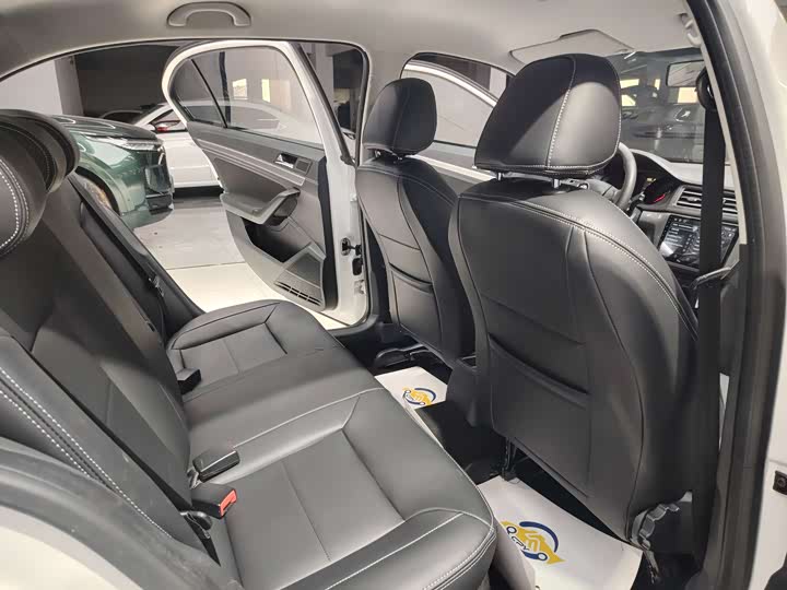 Фото 9 - Volkswagen Lavida