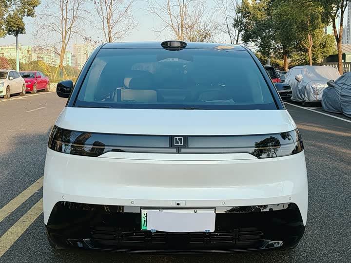 Фото 2 - Zeekr Mix