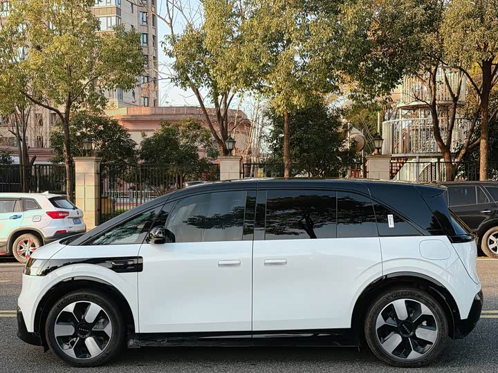 Фото 4 - Zeekr Mix