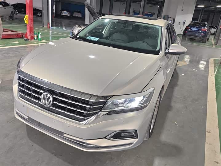 Фото 1 - Volkswagen Passat