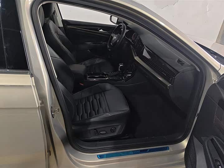 Фото 8 - Volkswagen Passat