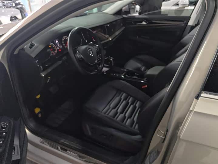 Фото 9 - Volkswagen Passat