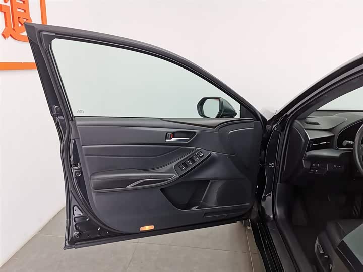 Фото 8 - Toyota Avalon