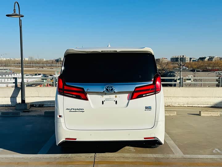 Фото 5 - Toyota Alphard