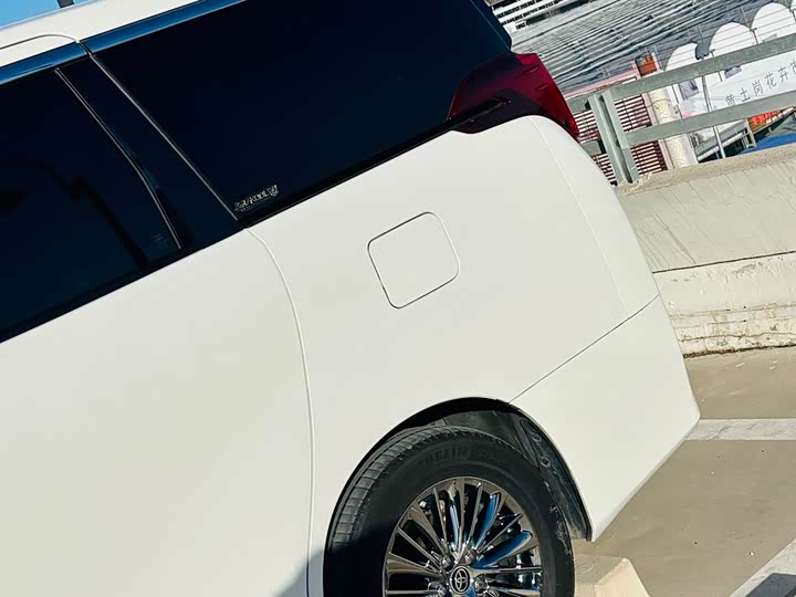 Фото 8 - Toyota Alphard