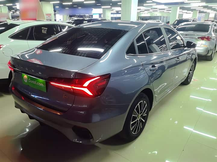 Фото 7 - Roewe i5