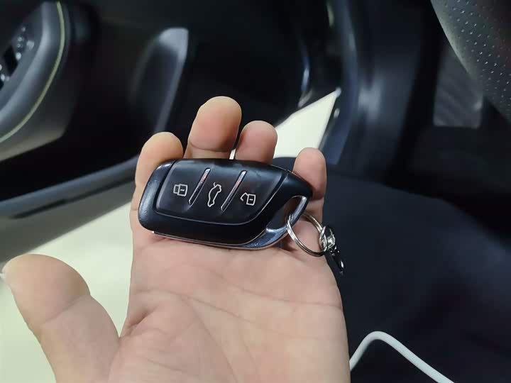 Фото 9 - Roewe i5