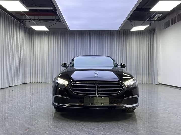 Фото 3 - Mercedes-Benz E-Class