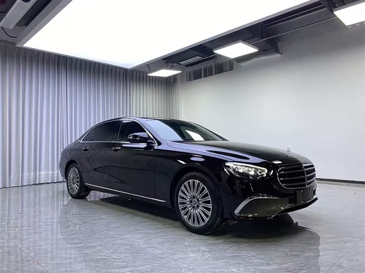 Фото 4 - Mercedes-Benz E-Class