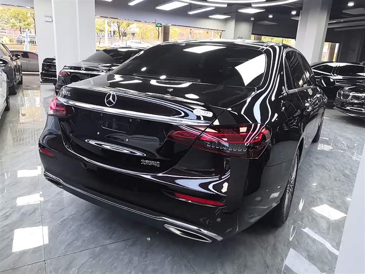 Фото 7 - Mercedes-Benz E-Class