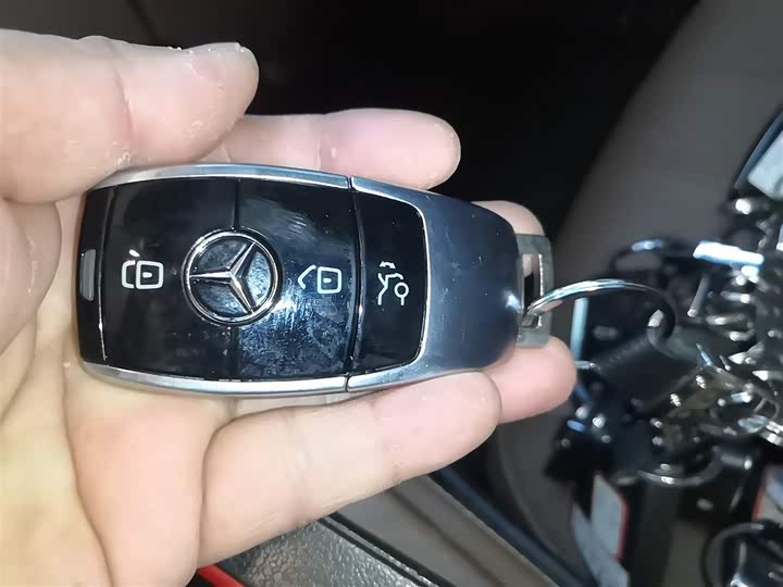 Фото 9 - Mercedes-Benz E-Class