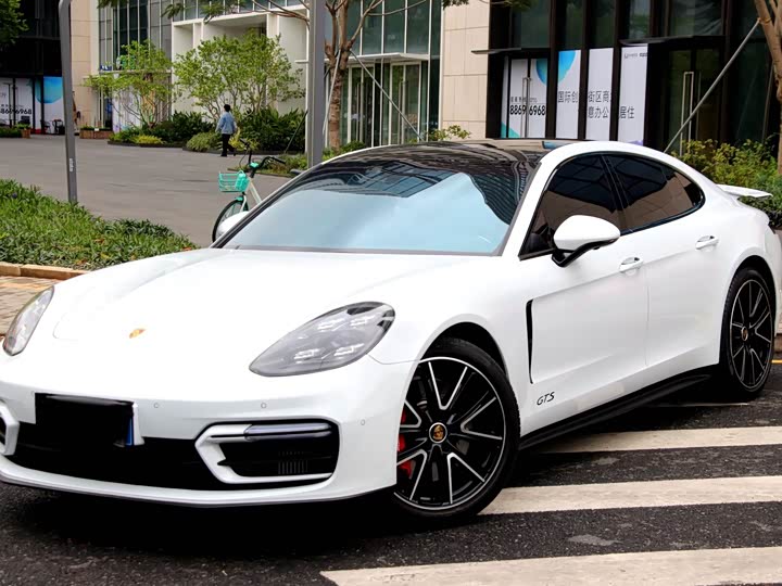 Фото 2 - Porsche Panamera