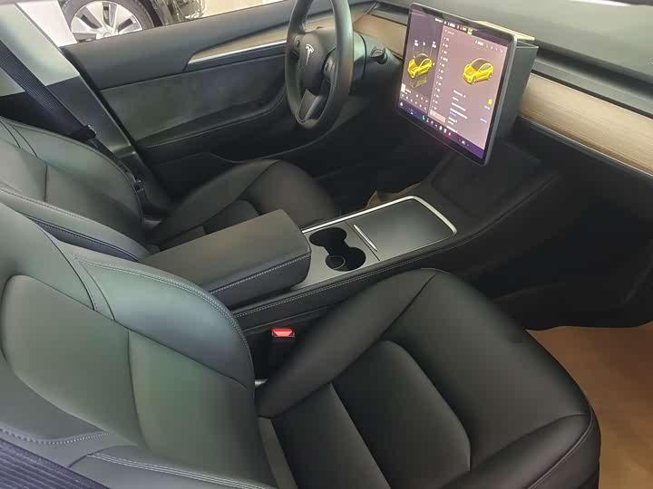 Фото 3 - Tesla Model 3