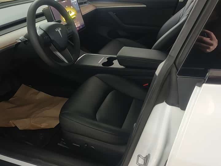 Фото 6 - Tesla Model 3