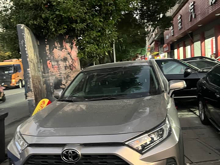 Фото 2 - Toyota RAV4